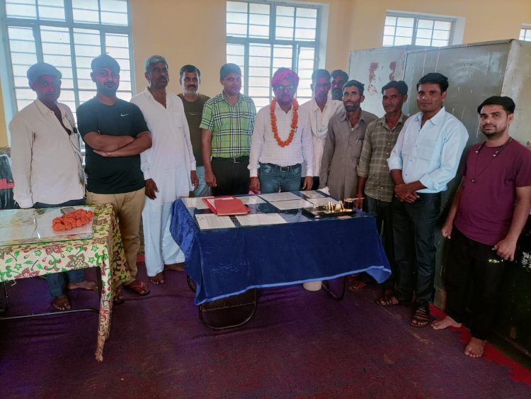 एसडीएमसी सदस्यों ने किया राजकीय उच्च माध्यमिक विद्यालय बामनवास प्रधानाचार्य अरुण कुमार यादव का  सम्मान