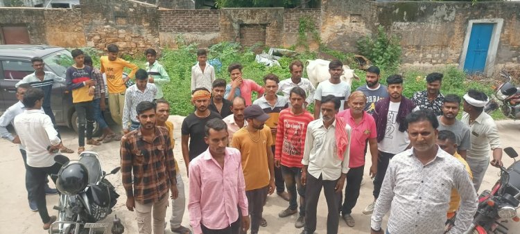 ग्रामीणों ने लगाया सरपंच पर राजनेतिक द्वेषता रखने का लगाया आरोप: अपने चहेतों के पीएम आवास मकानों का बिना पट्टो के करवाया निर्माण