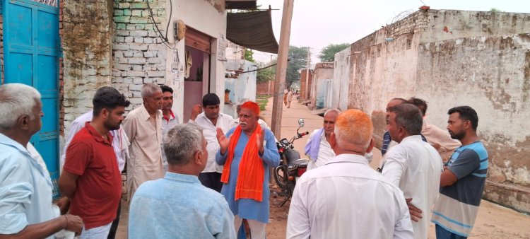 भाजपा नेता ने किया कई गांवों का तूफानी दौरा जनसंपर्क कर बताई केंद्र सरकार की लाभकारी योजनाएं