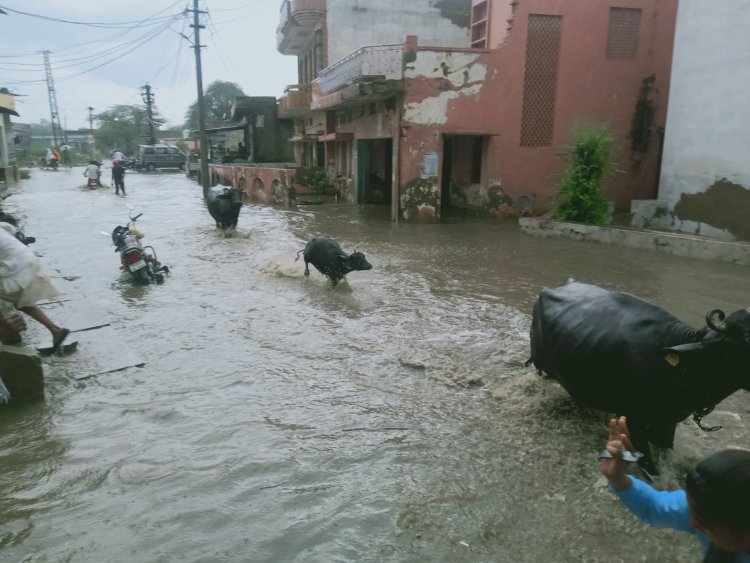 बम बम भोले जय घोष के साथ हुआ जलाभिषेक: कस्बे में भरा पानी इंद्रदेव हुए मेहरबान