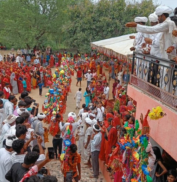 बाघोली में पुष्कर धाम से लाई गई कावडो को हीरामल भक्तों ने जयकारों के साथ मंदिर में किया जलाभिषेक