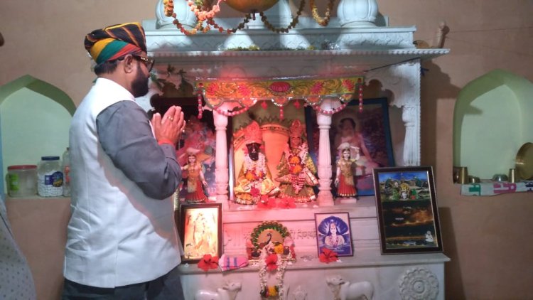 कांग्रेस सभी धर्मों को मानने वाली पार्टी: मालवीय ने गिर्राज जी से  की प्रार्थना, अशोक गहलोत चौथी बार बने सीएम