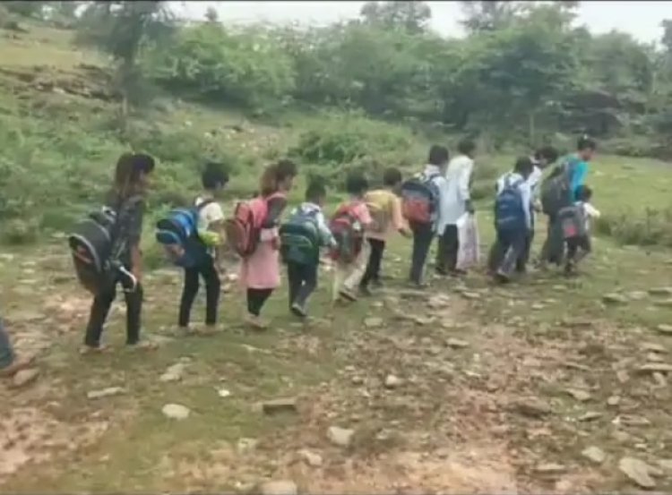 सुनसान रास्ते से 4 किलोमीटर दूर पढ़ने जाते है मासूम बच्चे: मंत्री धीरज गुर्जर की पहल, खंडेरिया गांव में जल्द शुरू होगी सरकारी स्कूल