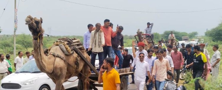 राजस्थान सरकार के बर्खास्त मंत्री राजेंद्र सिंह गुढा ने महिलाओं के सम्मान में निकाली ऊंट गाडा यात्रा