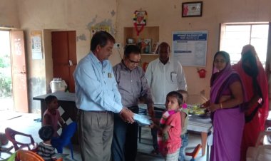 स्कूली पोशाक पाकर बच्चों  के खिले चेहरे, भामाशाह ने वितरण की स्कूली पोशाक