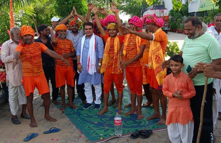 कावड़ यात्री पहुंचे खोहरा धौला कुआं पूर्व प्रधान राजेंद्र मीणा के नेतृत्व में ग्रामीणों ने किया स्वागत