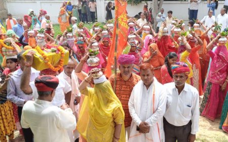 पलानहेडा मैं शिव महापुराण कथा को लेकर निकली कलश यात्रा