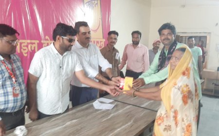 वैर  मे इन्दिरा गांधी स्मार्टफोन योजना का शुभारंभ