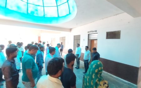 विभाजन विभीषिका दिवस पर दातागंज उपजिलाधिकारी नें स्टाफ़ के साथ दो मिनट का मौन रख दी श्रद्धांजलि