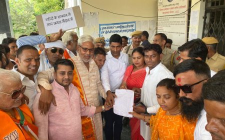 शहीद सैनिकों के सम्मान में लगाई गई पट्टिका का अपमान करने पर उपखंडाधिकारी भुसावर को दिया भाजपा कार्यकर्ताओं ने राज्यपाल के नाम ज्ञापन