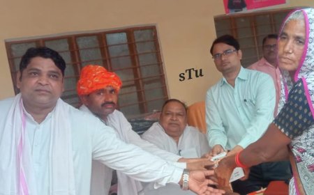 विधायक बाबूलाल बैरवा ने निशुल्क मोबाइल देकर कार्यक्रम का किया उद्घाटन