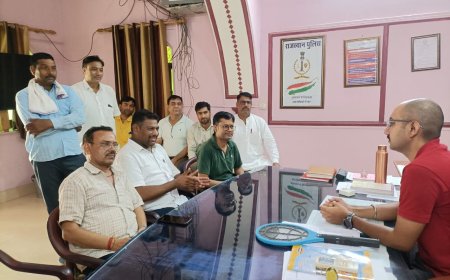 नगर पालिका के क्षेत्र के सीसीटीवी कैमरे पड़े खराब व्यापार महामंडल कनिष्ठ अभियंता से मिले