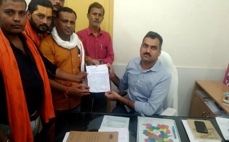 शहीद सौरभ कटारा के अभिभावकों को अपमानित करने के विरोध में ब्राह्मण समाज के लोगों ने जिला कलेक्टर के नाम सौंपा ज्ञापन