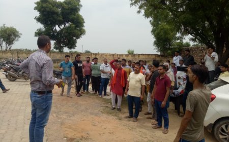 जीरो लोड अघोषित बिजली कटौती से लोग परेशान:  गर्मी एवं उमस भरे मौसम में घन्टों बिजली न आने आमजन के हाल बेहाल