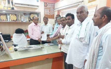 बाघोली में सरकारी बैंक खुलवाने के लिए प्रतिनिधिमंडल ने नीम का थाना में बड़ौदा क्षेत्रीय ग्रामीण बैंक के उच्च अधिकारियों को दिया ज्ञापन