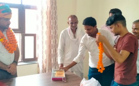 तहसीलदार ने पदभार ग्रहण किया, जनप्रतिनिधि ने माला पहनाकर किया स्वागत