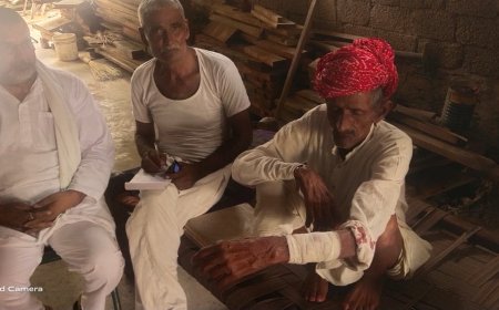 चवरा चौफुलया में लाल मुंह के बंदरों के काटने से परेशान ग्रामीणों ने प्रशासन व वन विभाग के खिलाफ किया विरोध प्रदर्शन