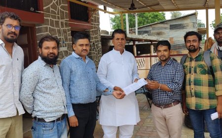 अघाेषित बिजली कटाैती से परेशान इमिटेशन निर्माताओ ने पूर्व प्रधान मेवाड़ा काे दिया ज्ञापन