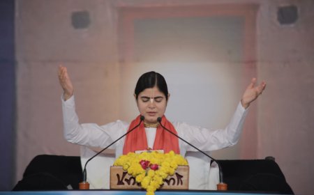 भगवान का भक्त बनने के लिए सुकर्म का मार्ग अपनाना पड़ता है ------देवी चित्रलेखा