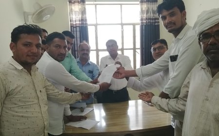 गुढ़ा तहसीलदार को मुख्यमंत्री के नाम सौंपा ज्ञापन