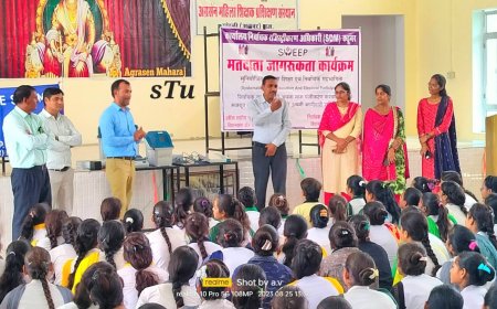 अग्रसेन महिला महाविद्यालय में मॉक वोटिंग का किया अभ्यास
