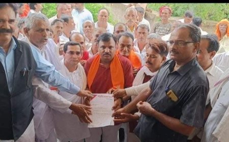 कांग्रेस सरकार द्वारा अघोषित बिजली कटौती को लेकर बीजेपी ने राज्यपाल के नाम रैणी एसडीओ कार्यालय मे सोपा ज्ञापन