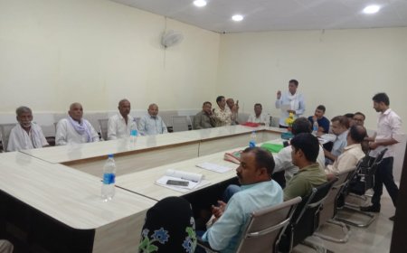 मिनी सचिवालय नारायणपुर ग्राम सभा में वोटर लिस्ट का पठन वाचन का कार्य शुरू