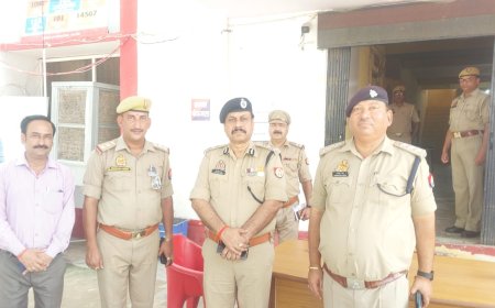 पुलिस महानिरीक्षक डॉ. राकेश कुमार ने दातागंज कोतवाली का  किया औचक निरीक्षण