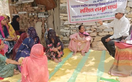 महिलाओं को सीवर कनेक्शन की जानकारी दी