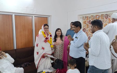 कांग्रेस चुनाव समिति सदस्य रावत से कांग्रेसजनों ने  मुलाकात कर उन्हें  दिया अपना आवेदन पत्र