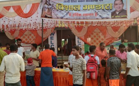 सावन के अंतिम सोमवार को डॉ. शैलेष पाठक ने कराया विशाल भंडारा