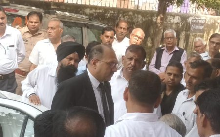 जिला जज  ने दातागंज पहुंचकर मुन्सिफ न्यायालय का स्थलीय निरीक्षण किया