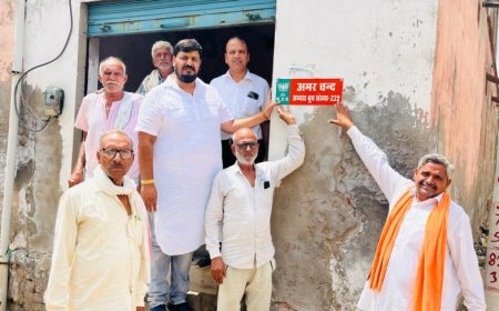 दत्ता ने बूथ  अध्यक्षों के घरों के बाहर पद और नाम की पट्टी लगवाई