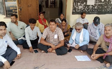 7 सूत्रीय मांगों को लेकर तहसीलदार सहित सभी कानूनगो व पटवारी धरने पर