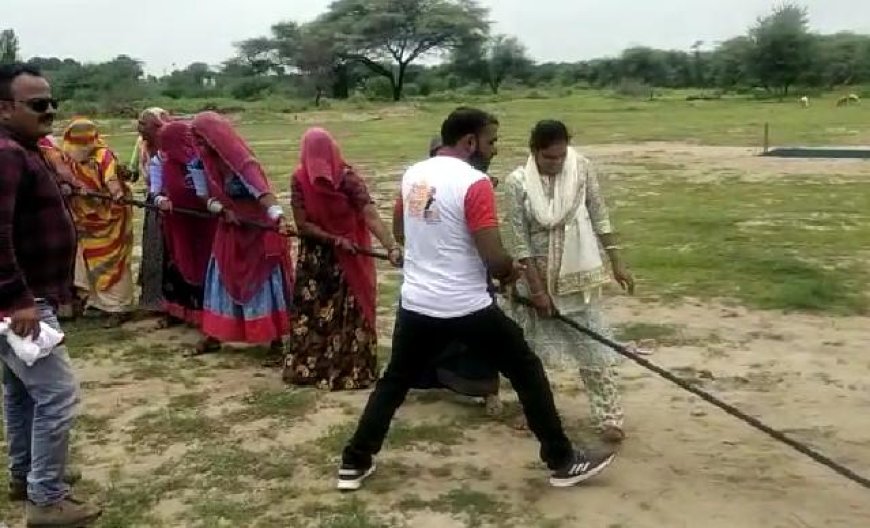 राजीव गांधी ग्रामीण ओलम्पिक खेल में ग्रामीण महिलाओं का हौसला बढ़ाने के लिए प्रधानाचार्या सैनी भी खेल मैदान में उतरी