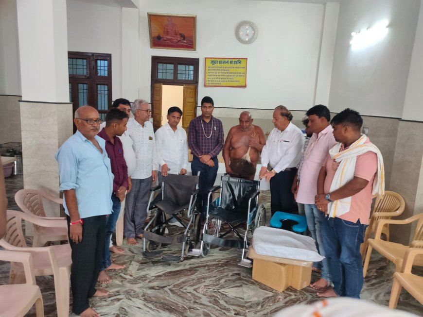 राजकीय सामुदायिक अस्पताल भुसावर  को आदिनाथ दिगम्बर जैन मंदिर  ने दो व्हीलचेयर और अन्य सामान दान स्वरूप दिया