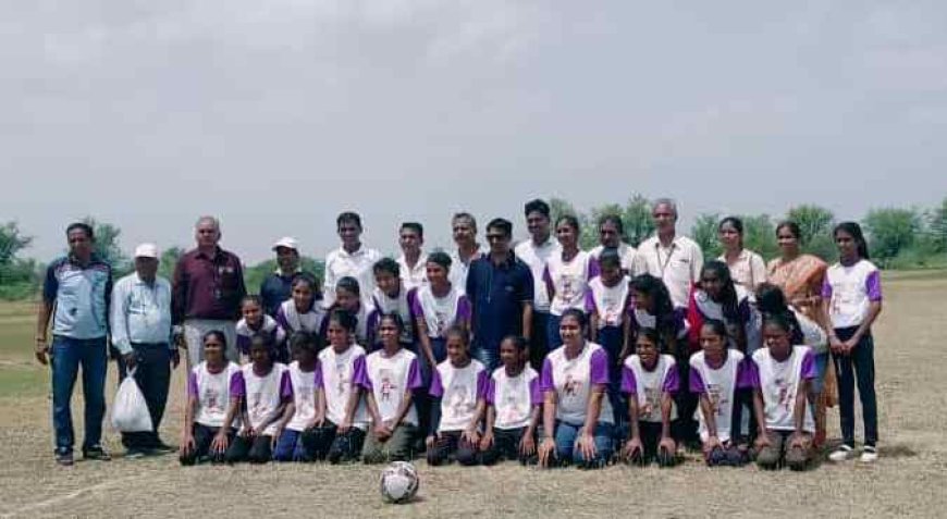 सातलियास की छात्रा टीम फुटबॉल में सहाड़ा ब्लॉक पर चैम्पियन