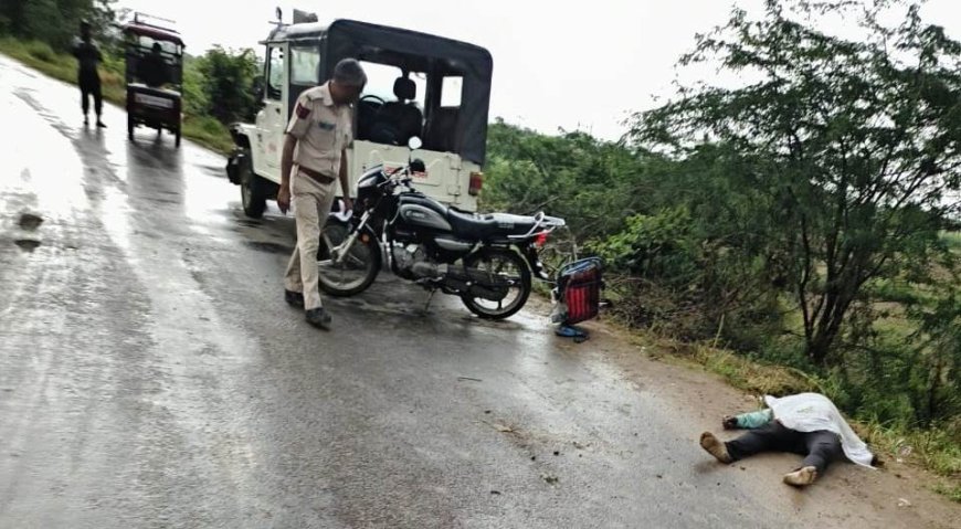 अज्ञात वाहन की टक्कर से बाइक सवार की मृत्यु: वैर पुलिस ने मृतक का पोस्टमार्टम करा कर शव परिजनों कों सौपा