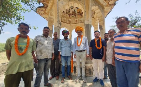 बामलास में पौख के पशु चिकित्सक महला ने घायल सांड का किया इलाज :ग्रामीणों ने किया माला साफा व माला पहनकर स्वागत