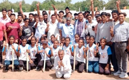 महिला टेनिस क्रिकेट टूर्नामेंट में जातपुर की टीम ने प्रथम स्थान प्राप्त किया