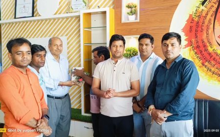 पुस्तकें हमारी सच्ची मित्र, पढ़ना आवश्यक - डॉ. सनाढ्य