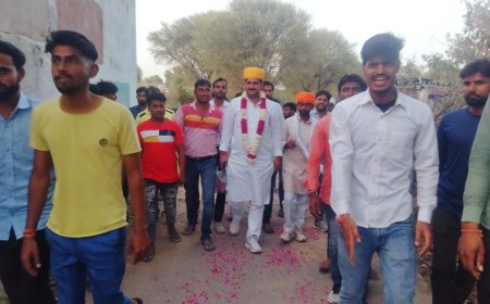 नांगल  में युवा नेता संदीप सैनी को ग्रामीणों ने केलों से तोला:युवाओं ने लगाए अशोक गहलोत व संदीप सैनी जिंदाबाद के नारे