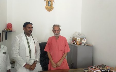 राज्यमंत्री अवाना ने कारोई के पंडित व्यास से मुलाकात कर जाना राजनीतिक भविष्य