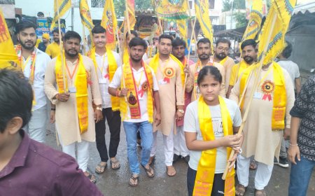 कृष्ण जन्माष्टमी को लेकर रामगढ़ में निकली शोभायात्रा