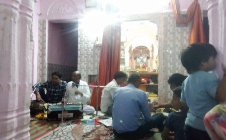 बाघोली के गोपीनाथ व नरसिंह मंदिर में कृष्ण जन्मोत्सव पर हुई भजन संध्या