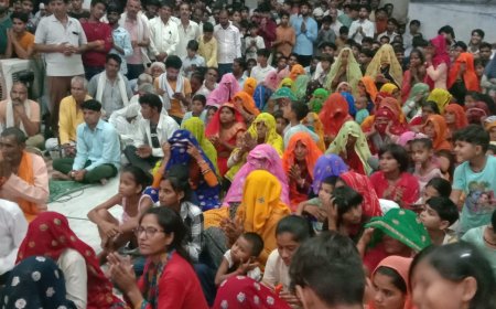 सकट के बांके बिहारी मंदिर में आयोजित जागरण में भजनों पर झूमे श्रद्धालु