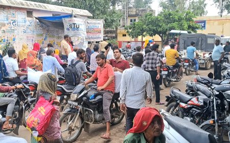 तहसील कार्यालय के आगे जाम लगने से विद्यार्थी सहित आमजन रहा परेशान