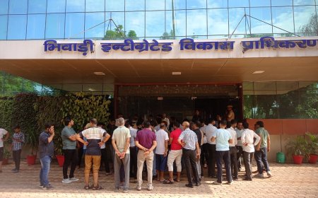 भगत सिंह कॉलोनी व सुखम टॉवर में भरने वाले पानी की निकासी के लिए बीड़ा सीओ को ज्ञापन सौंपा