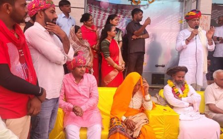 महुआ विधानसभा क्षेत्र में डॉक्टर किरोडी लाल मीणा ने किया तूफानी दौरा:गणेश मंदिर पर बैठकर की जनसुनवाई