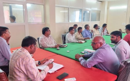 जिला कलक्टर ने ली सभी विभागों की समीक्षा बैठक, दिए आवश्यक निर्देश